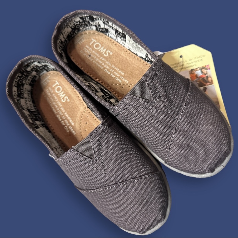 πHOST PICKπ NWB TOMβs Ash Grey Kids Canvas Slip On. Size K12 π§π»π§πΌπ§πΎ - Picture 8 of 11